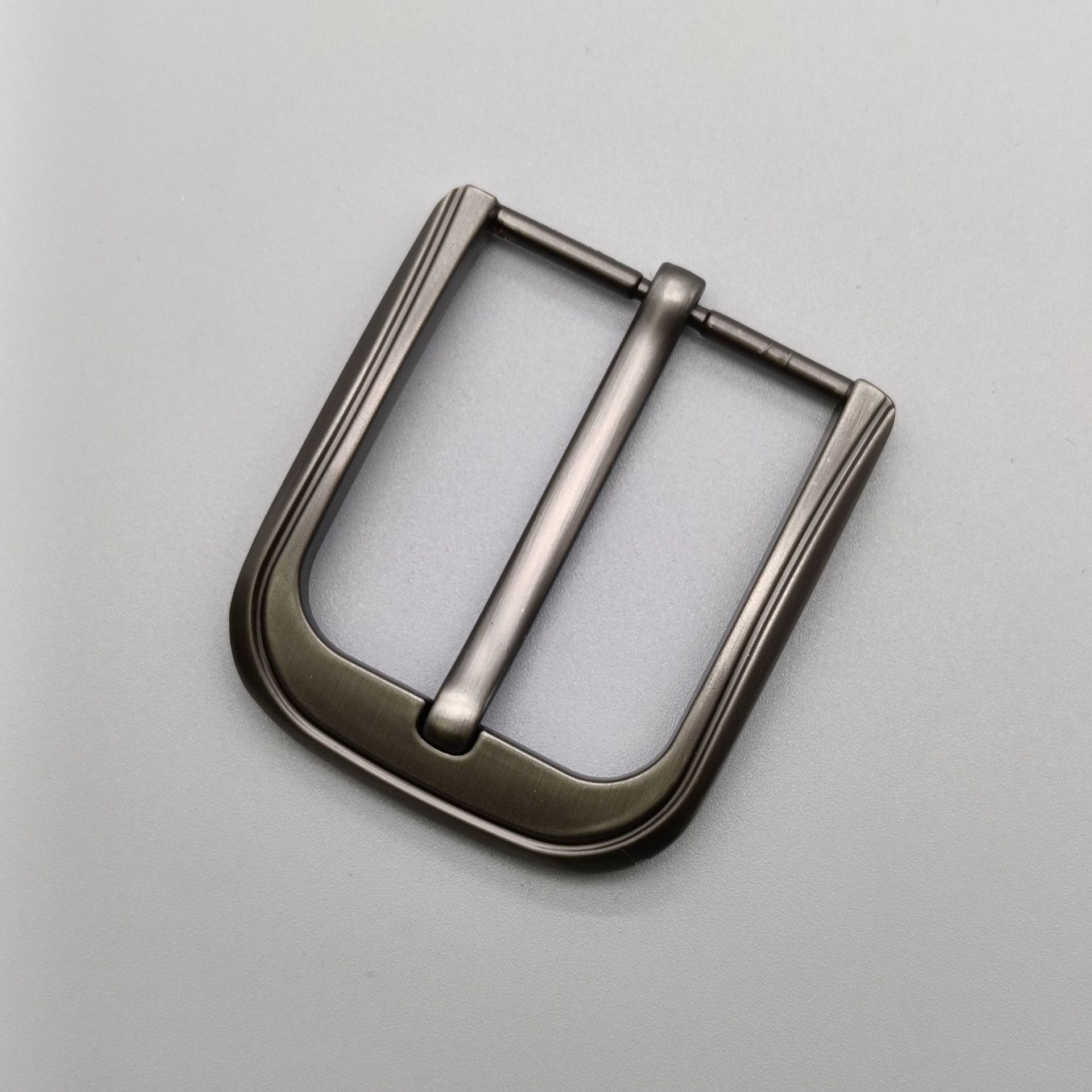 Comercio exterior al por mayor cinturón de aleación para hombres de alta gama hebilla 4.0 cinturón hebilla tipo aguja pistola de cuero dibujo negro