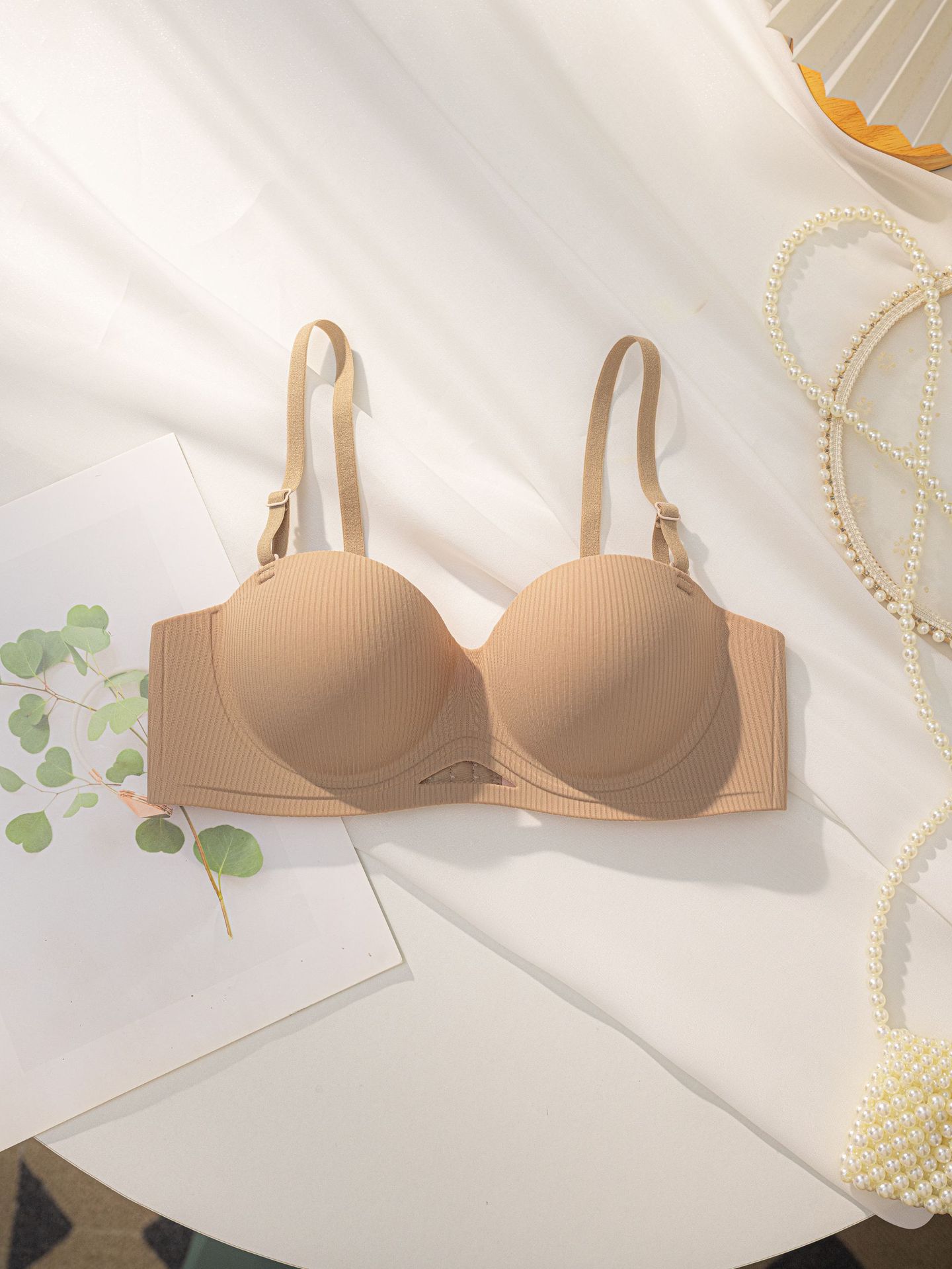 Venta directa de fábrica comercio electrónico transfronterizo Sudeste de Asia Vietnam Tailandia damas sin costuras pecho pequeño tridimensional colección lateral sujetador