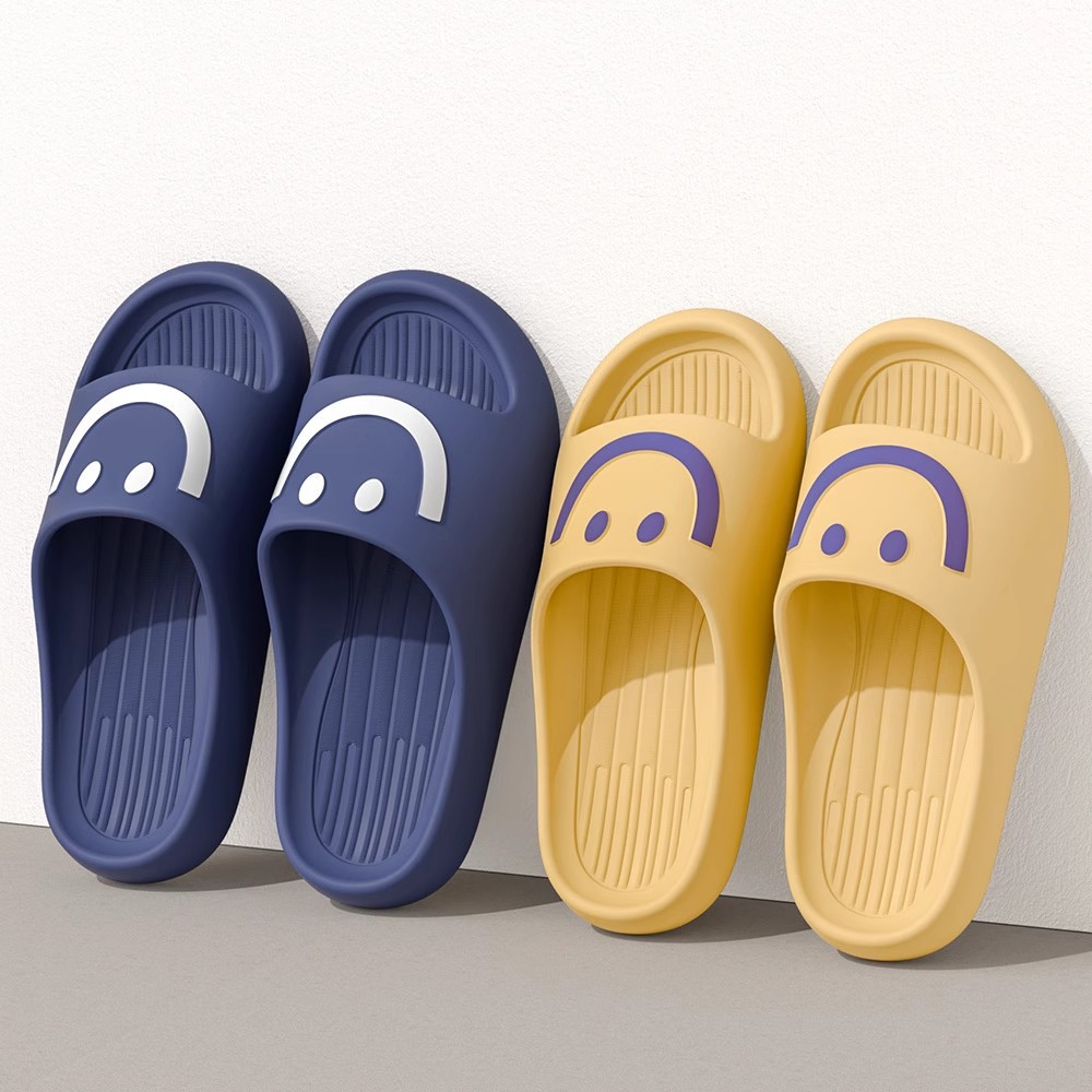 Zapatillas de dibujos animados nuevas parejas sonrientes coreanas de verano interior baño en casa zapatillas de baño para hombres y mujeres