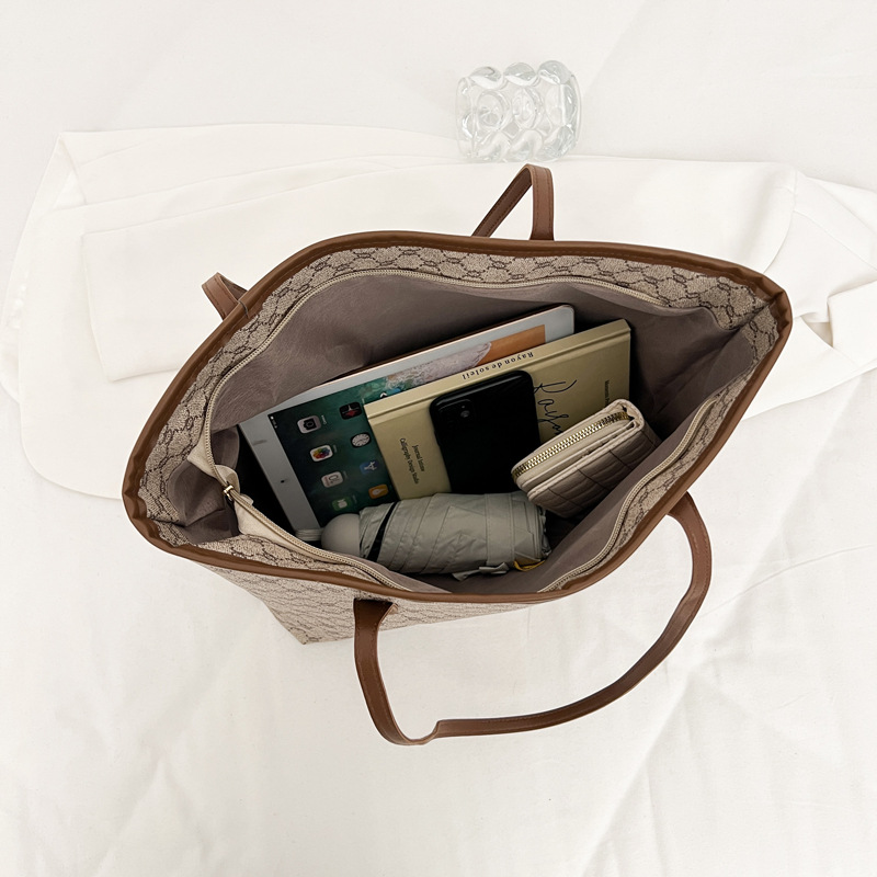 Large Capacity Tote Bag For Women Versatile Commuter Shoulder Bag_voghion.com