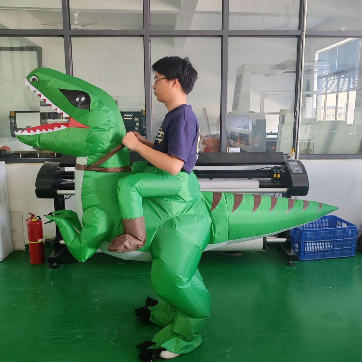 Traje inflable de Tyrannosaurus Rex para fiestas de Halloween, disfraz de dinosaurio, vaca, tiburón, alienígena, fantasma abrazador