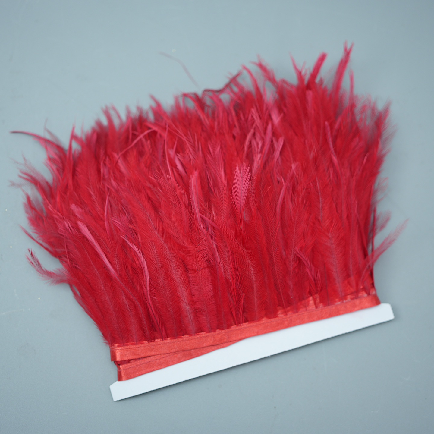 Fábrica directa pequeña serie de plumas rojas DIY accesorios accesorios de artesanía ropa accesorios escenario plumas