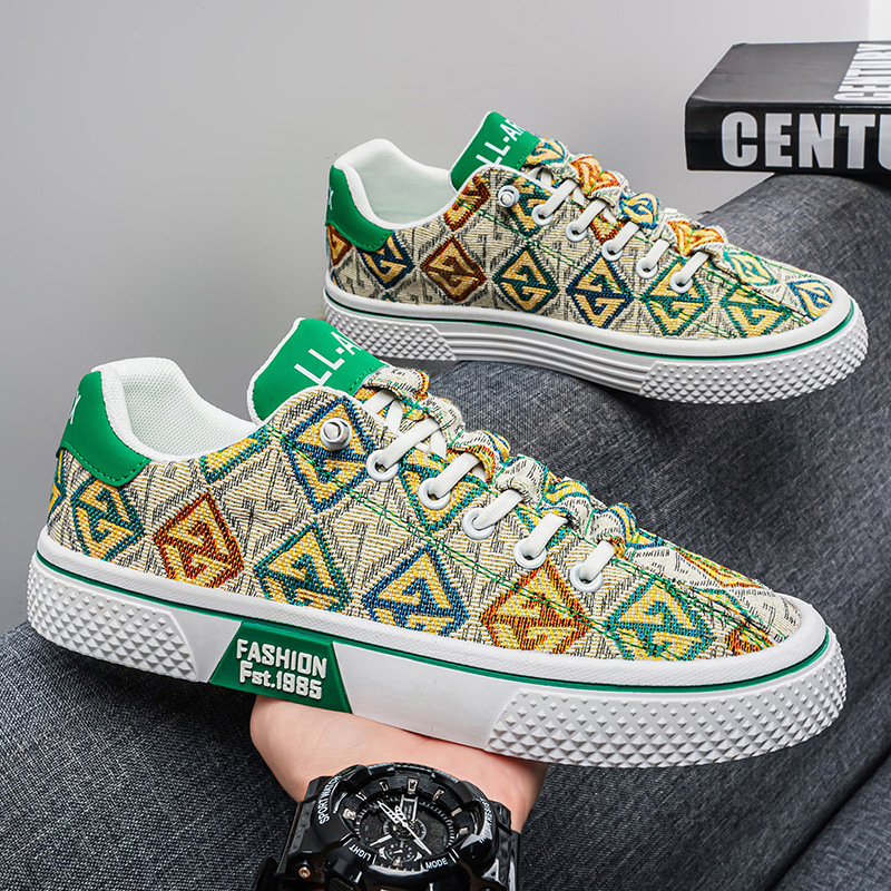 Viejos zapatos de tela para hombres verano 2026 nuevos zapatos de lona delgados zapatos de moda moda juvenil zapatos de skate casuales de moda