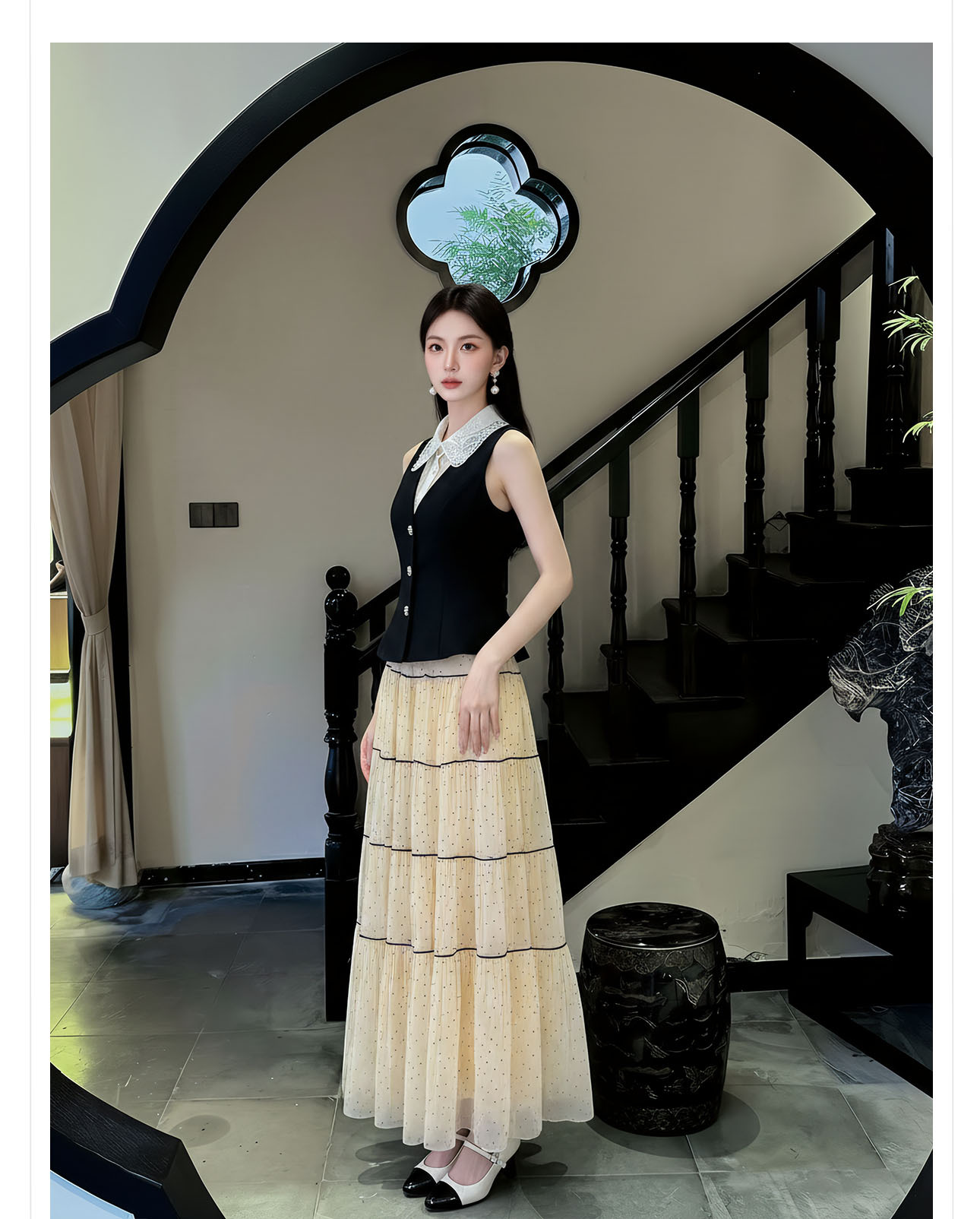 Bộ váy chấm bi gồm áo vest không tay và chân váy midi — Váy trắng nửa gạo, bộ đồ, Áo khoác đen chi tiết 10