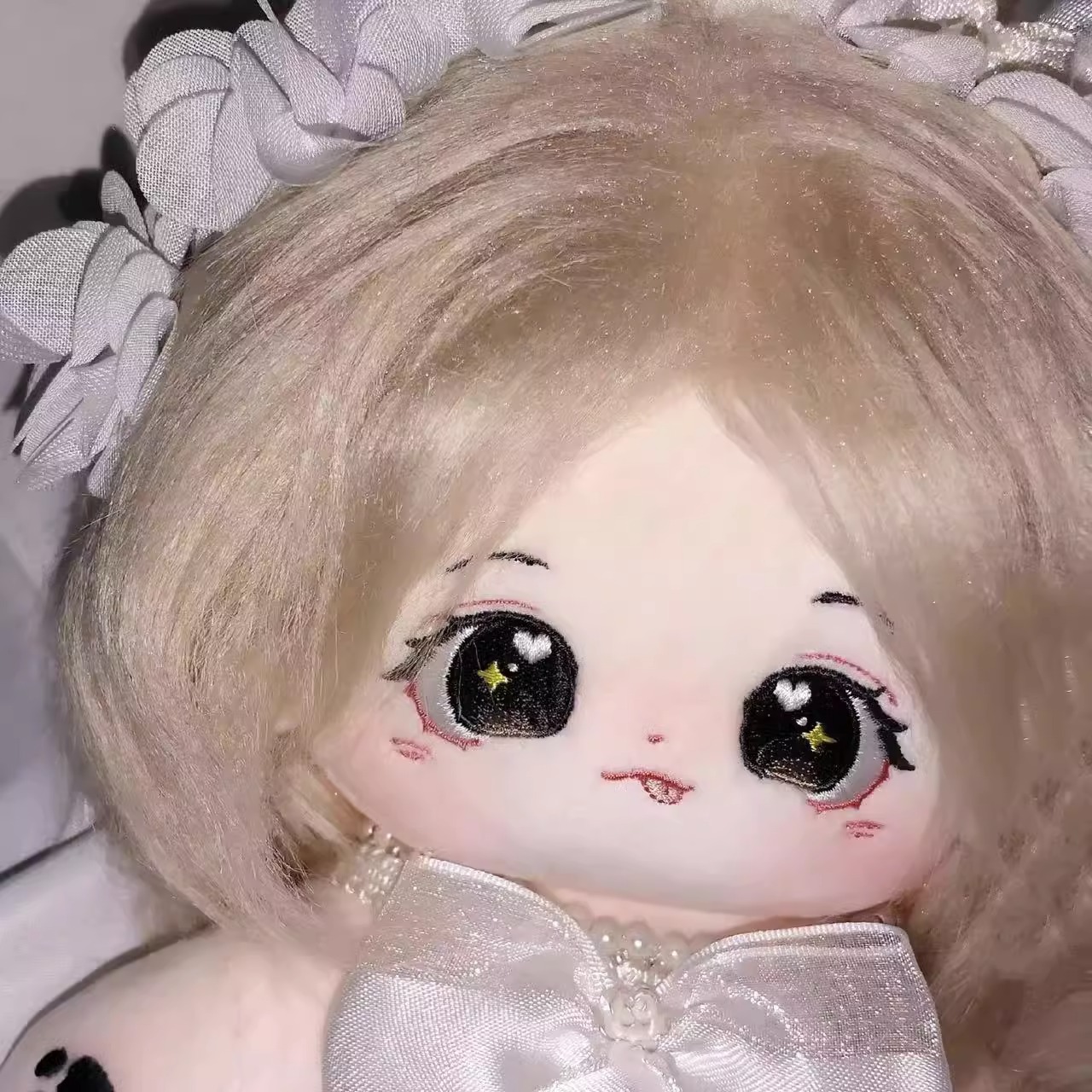 Сяорун голый ребенок с жареными волосами