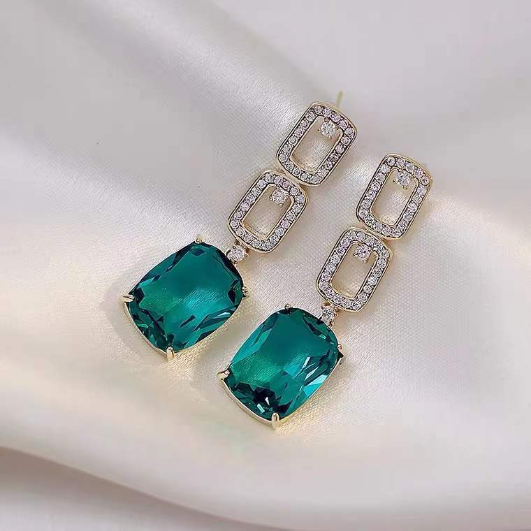 Brand geometric retro elegant fashionable design earrings