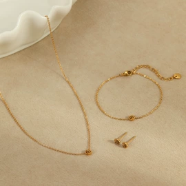 耳环;项链;手链