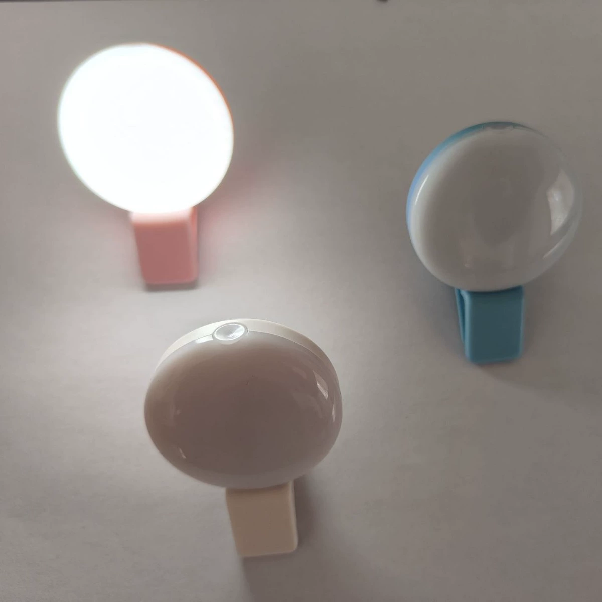 2024 маленький Q заполняет свет портативный мини-прямой эфир фото красоты свет холодный свет заполняет свет можно напечатать LOGO креативный ночной свет