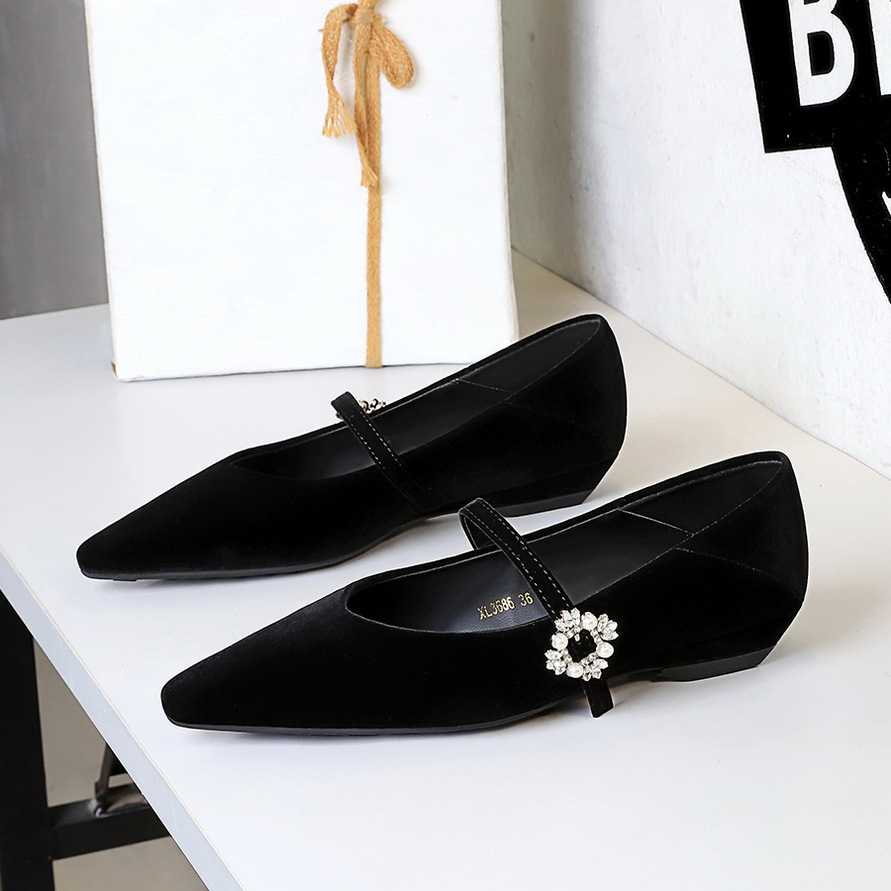 Sapatos mary jane estilo hepburn elegantes com fivela strass_voghion.com
