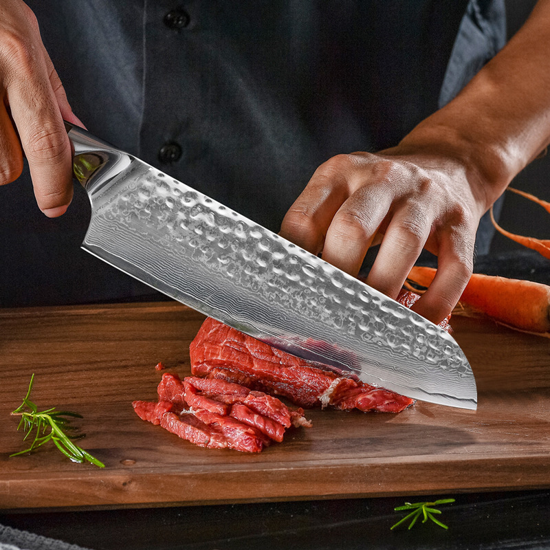 Juego de cuchillos de chef de 8 pulgadas y cuchillo multiusos de 5 pulgadas de acero de Damasco con patrón martillado de dos piezas, mango de madera de hierro arenado, caja de regalo para envío transfronterizo.
