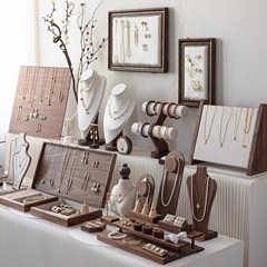 レトロな胡桃色ジュエリー展示棚指輪イヤリングネックレス陳列展示盤店舗出店アクセサリー陳列