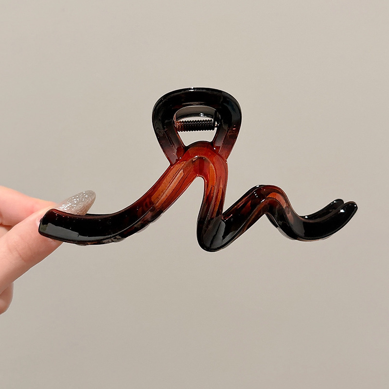 1 ámbar de unos 14 cm