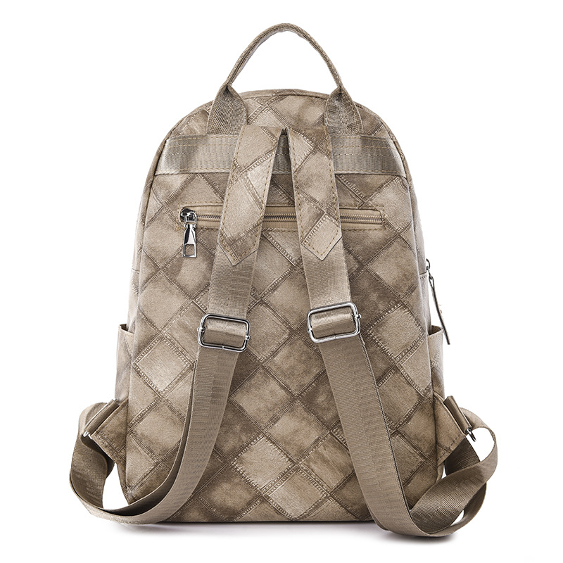 Spot al por mayor 2023 nueva mochila de cuero suave para mujer retro casual moda rombo urbano simple mochila marea