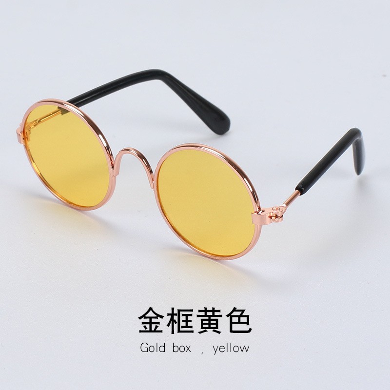 Gatas de gato para mascotas retrógradas para jugar cool perros gafas de fotos accesorios gatos perros extraños gafas de sol joyas de marco de oro gafas