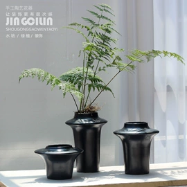 装饰花瓶;酒壶;陶瓷工艺品