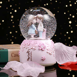 浪漫情侣水晶球音乐盒房间装饰飘雪雪花八音盒送七夕礼物创意礼品