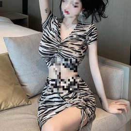 时尚简约深V领抽绳上衣复古高腰抽绳超修身短裙斑马纹辣妹套装女