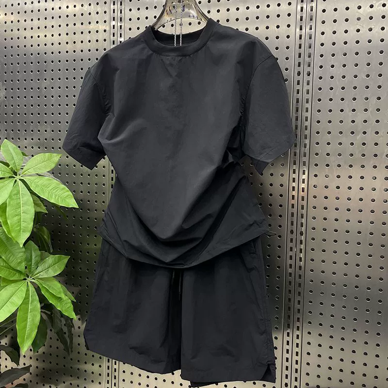 Летний новый модный универсальный повседневный короткий рукав костюм мужской модный бренд стильный комплект из двух предметов с круглым вырезом 2025