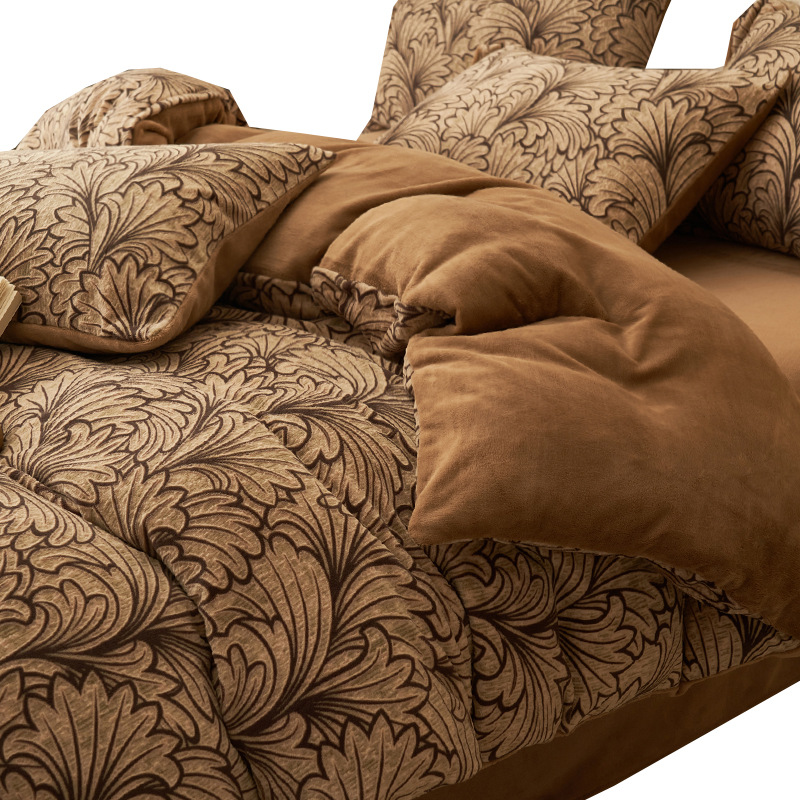 Invierno engrosado tallado cama de lana de leche de cuatro piezas tipo A cálido edredón antiestático cubierta de lana de coral de franela