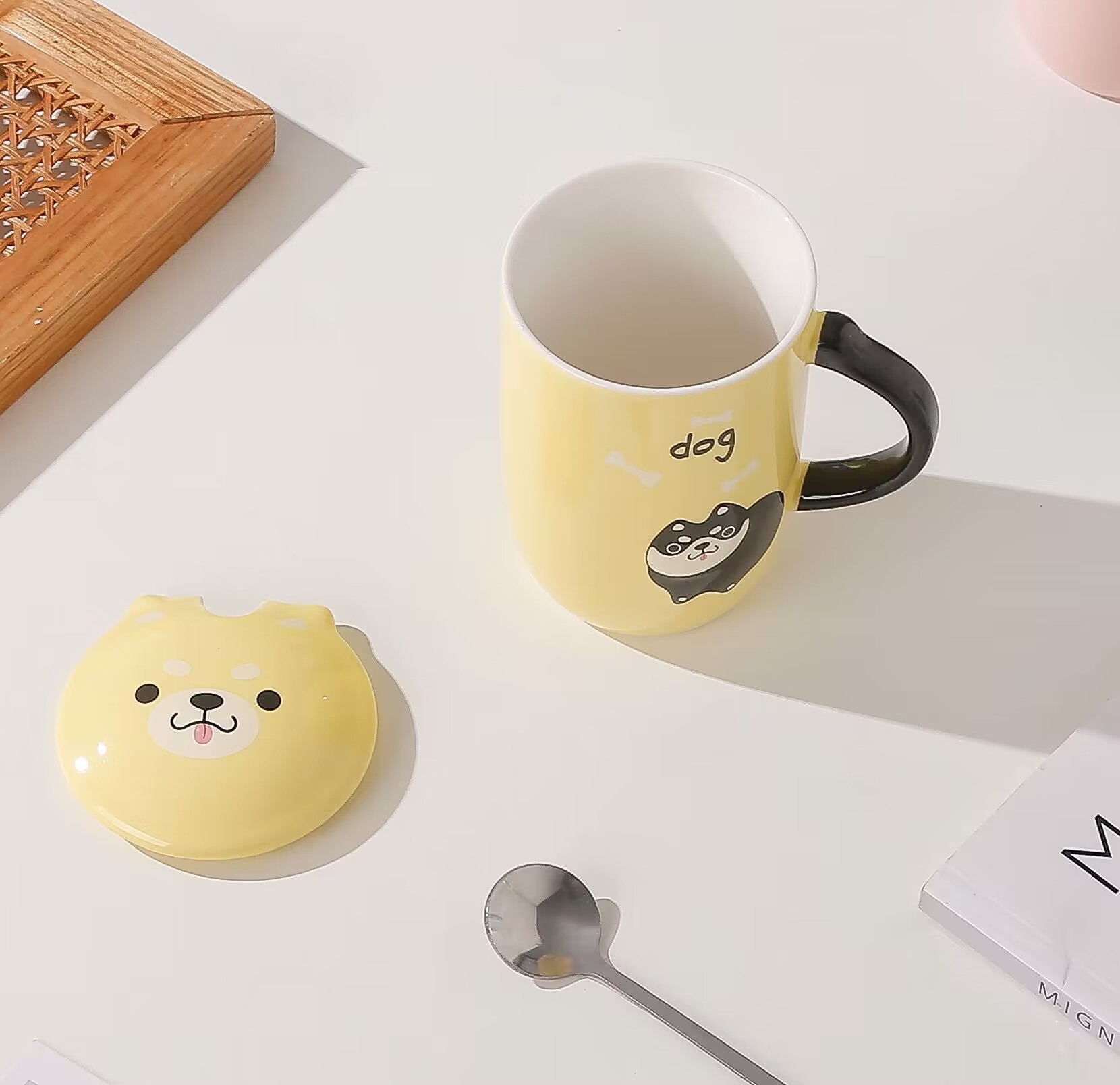 Tazas de cerámica de estilo japonés de dibujos animados ins viento de alta temperatura pareja regalos para hombres y mujeres con cubierta dormitorio pareja tazas de cerámica