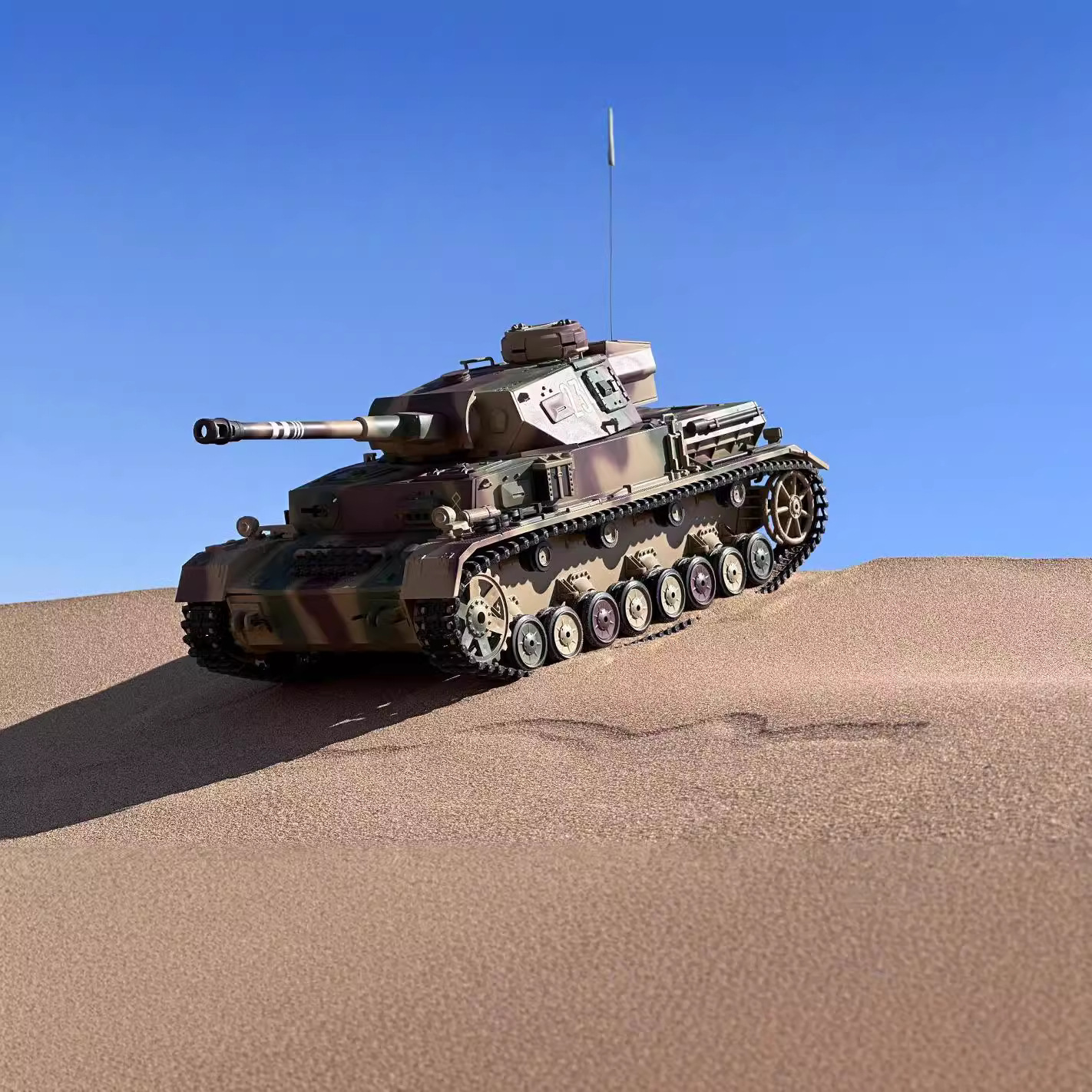 Douyin Mismo modelo militar Henglong soldado pasajero RC tanque de control remoto alemán IV F2 modelo militar humeante juguete para niño