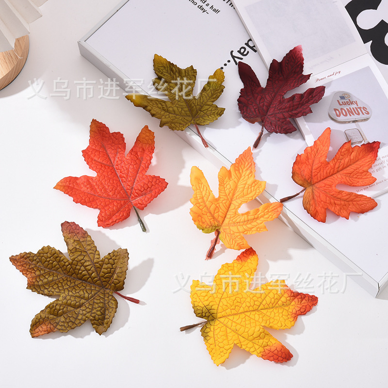 Artificial Decorative Leaves Maple Leaf Plants Trendy Plastic Wedding Silk Flowers Autumn Popular Wedding Scene Decoration High-End Props