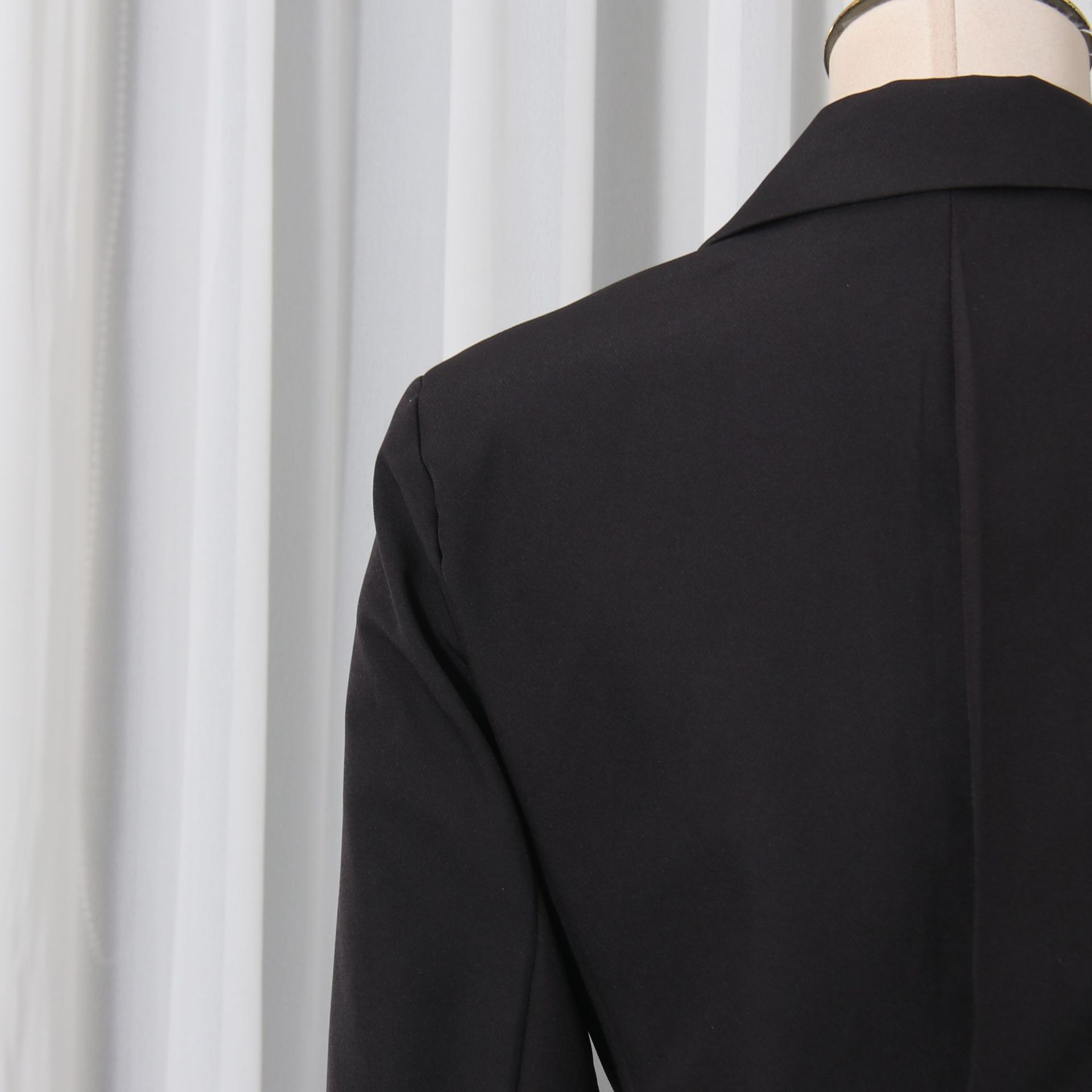 Giacca blazer elegante donna con dettagli incrociati_voghion.com