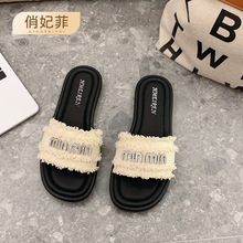 法式小香风拖鞋女夏外穿2024年新款网红时尚水钻一字平底沙滩凉拖