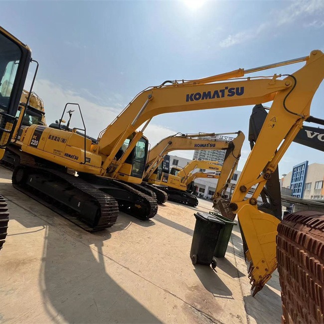 Kirguistán exporta excavadora Komatsu PC220 - 8 de segunda mano, garantía de calidad suficiente en stock