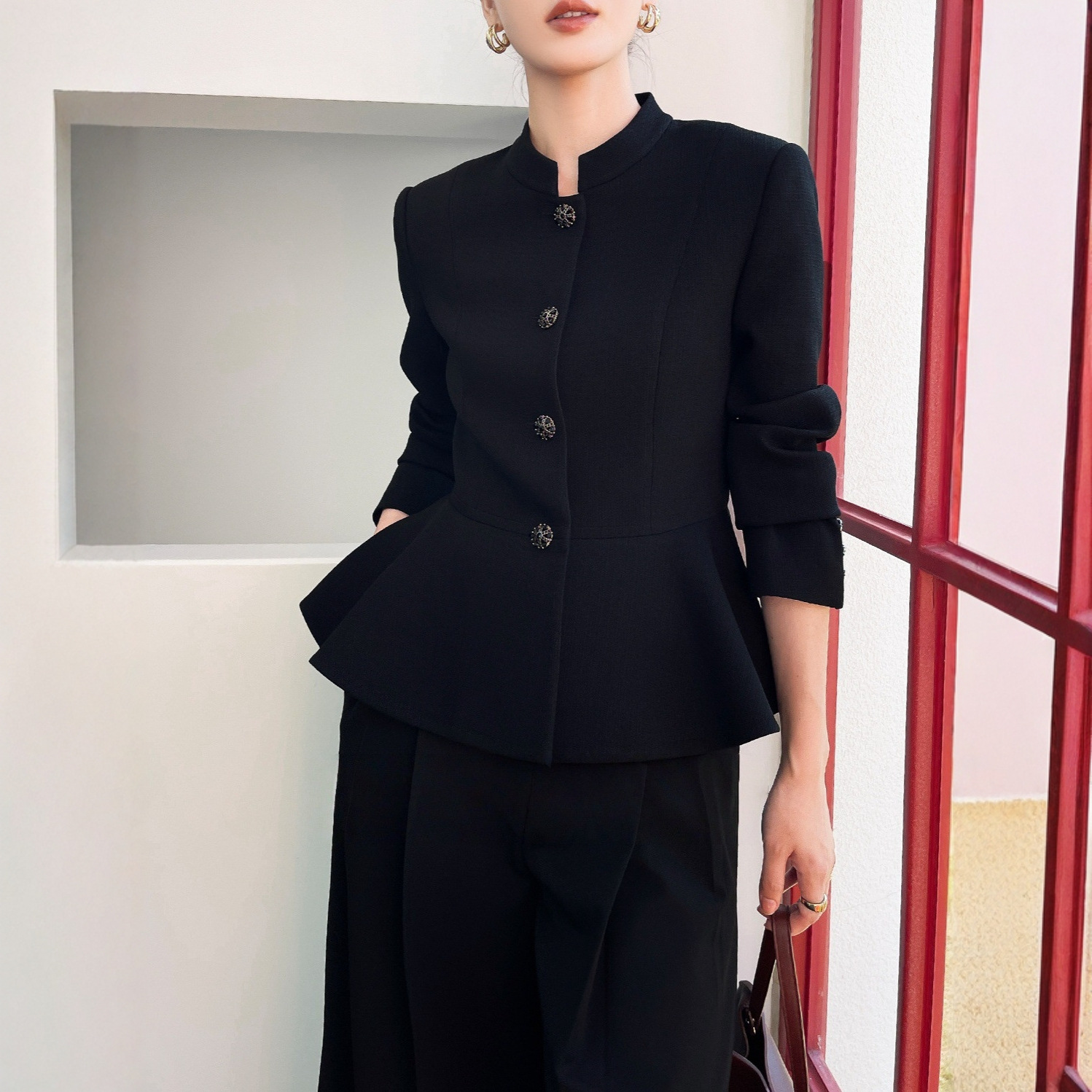2026 Spring New Black Blazer for Women, Multi-Season Wear, New Light Luxury Style, Waist-Slimming Top