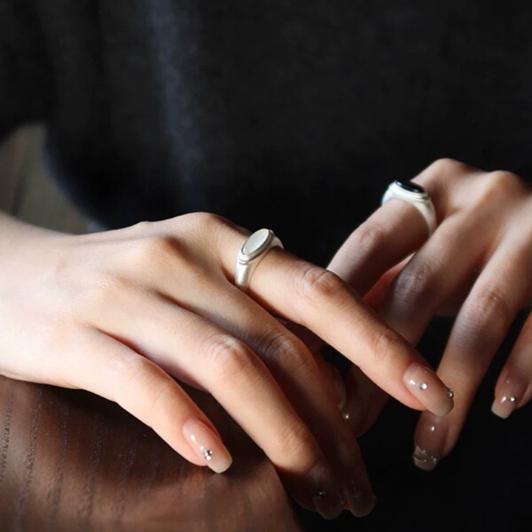 Design fashionable agate small retro matte ring
