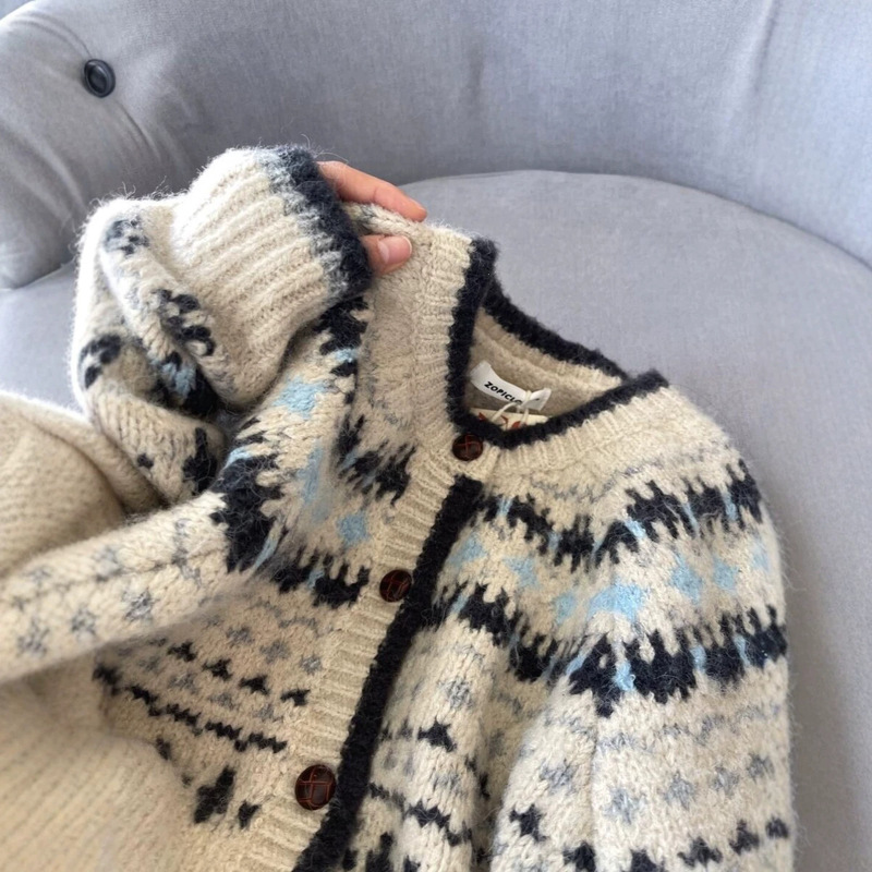 2026 New High-End Vintage Jacquard Round Neck Knit Cardigan for Women, Autumn/Winter Thickened Single-Breasted Loose Fair Isle Style 2026 New High-End Vintage Jacquard Round Neck Knit Cardigan for Women, Autumn/Winter Thickened Single-Breasted Loose Fair Isle Style