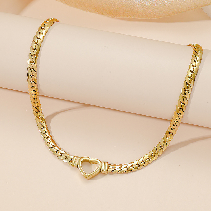 Collier exclusif transfrontalier en titane en forme de cœur pour femme, bijou léger et luxueux en acier inoxydable personnalisé avec pendentif serpent_voghion.com