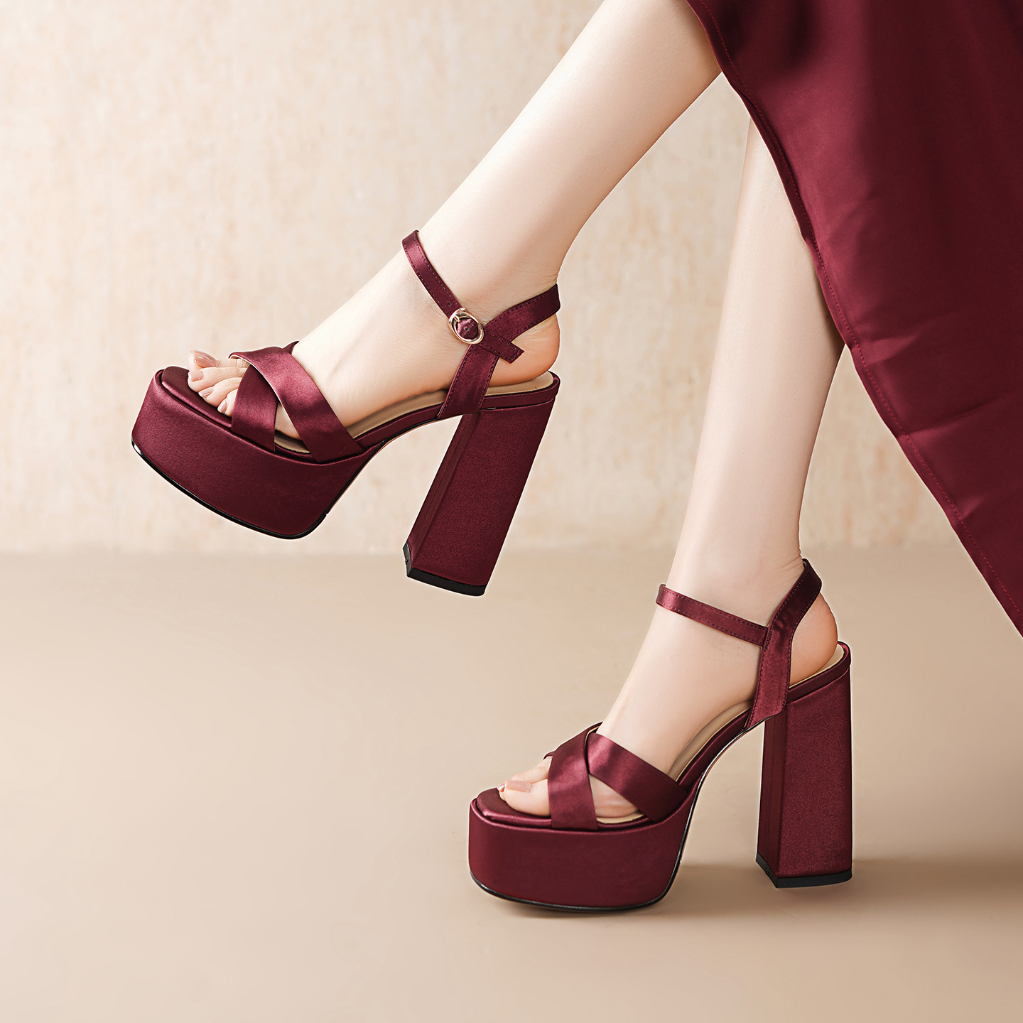 Sandal cao gót nữ hở mũi quai ngang khóa, gót dày 12 cm, phong cách Âu Mỹ — đen