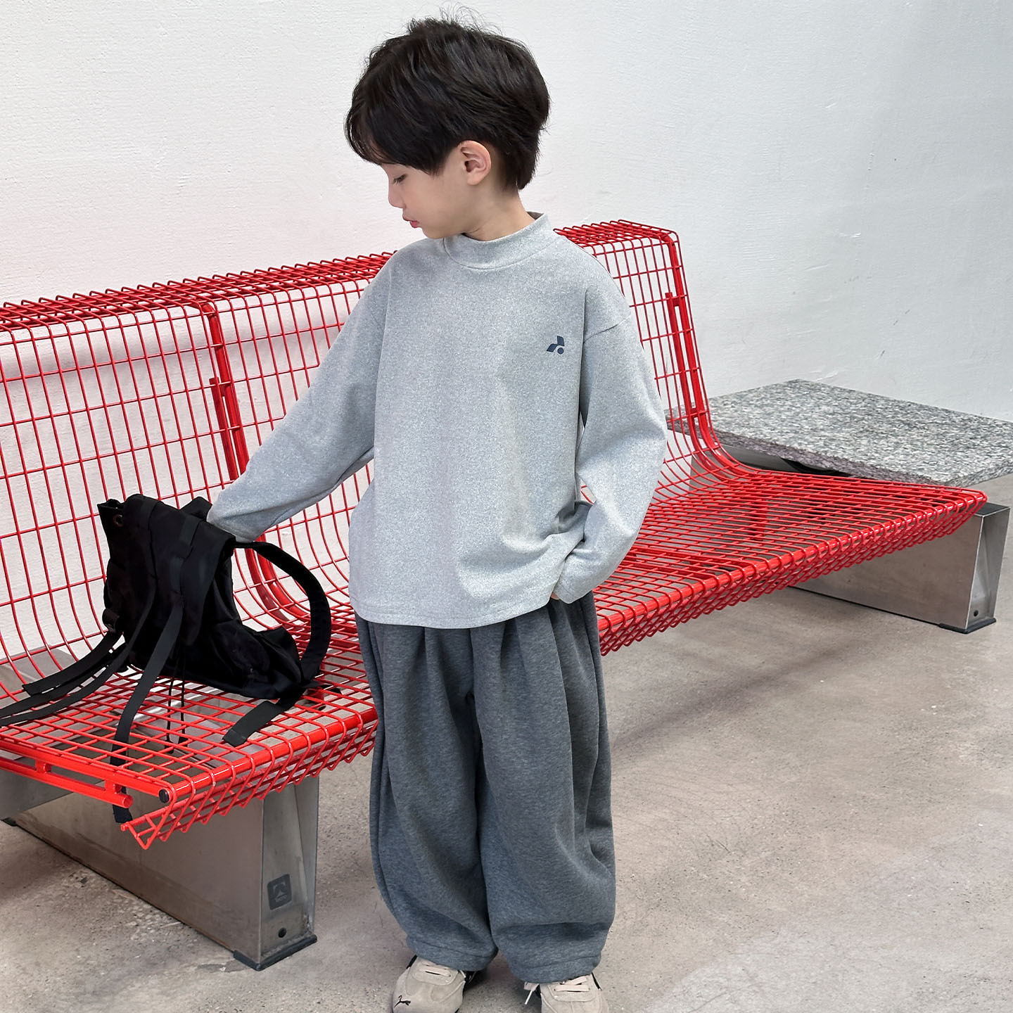 Niños con camiseta de camiseta de camiseta de manga larga de terciopelo para niños de mediano tamaño otoño y invierno con cuello grueso de media altura para mantener el calor dentro de la t