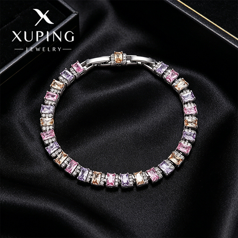 Xuping serie de moda de color cuadrado geométrico empalme pulsera de aleación de cobre simple inswind dulce joyería de mano de azúcar