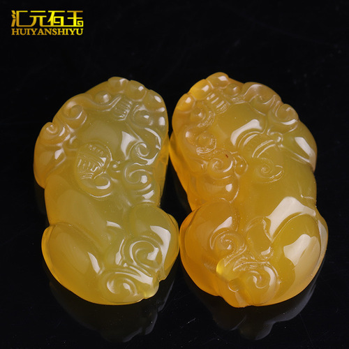 Red agate Pixiu pendant ice chalcedony money leather pendant men and women jade jade pendant live supply