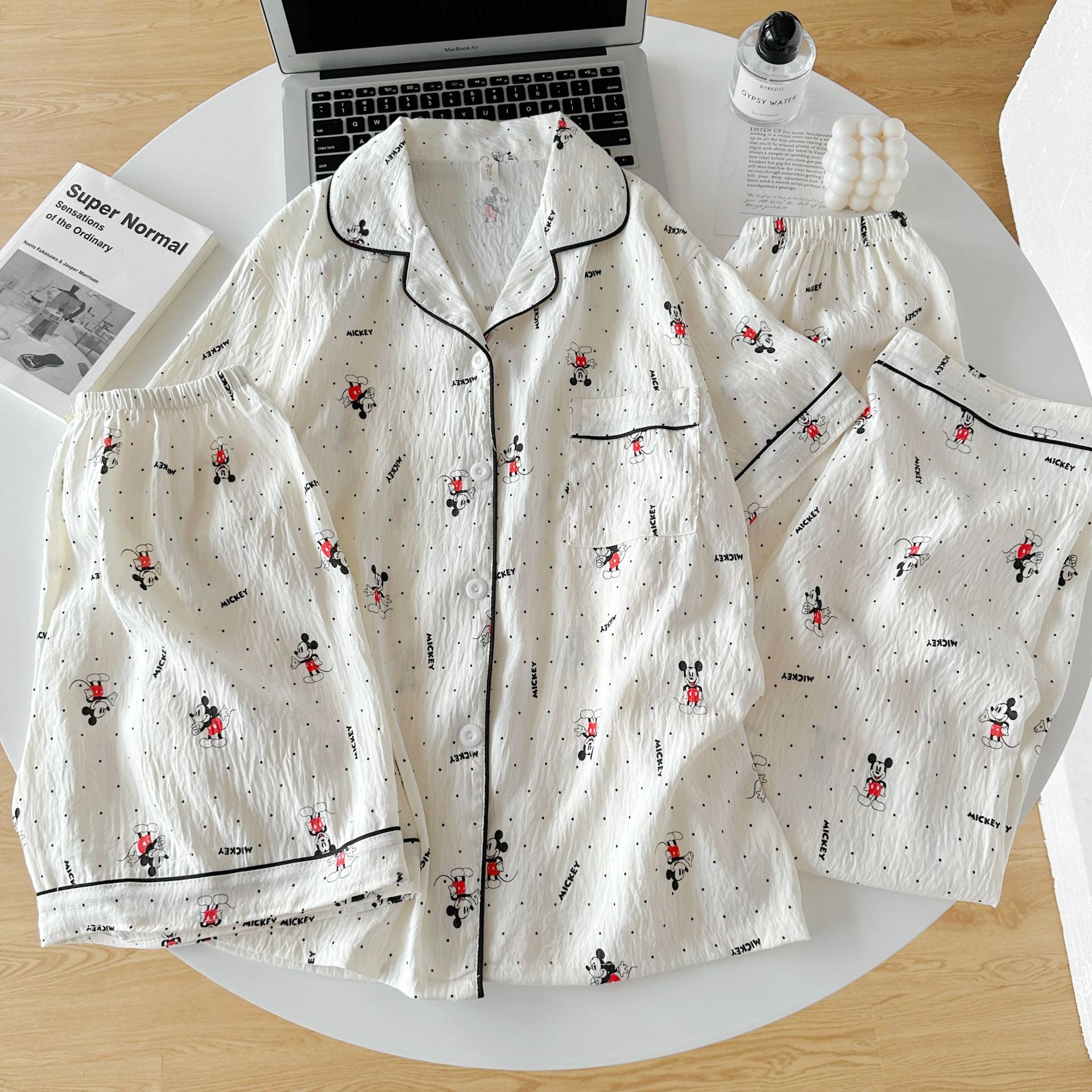 Al por mayor transfronterizo de tres piezas nubes algodón pijama cardigán con solapa mangas cortas pantalones cortos de dibujos animados a cuadros ropa para el hogar