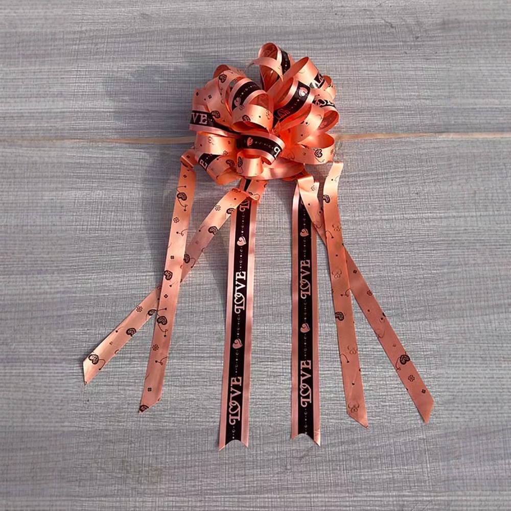 Navidad, víspera de Navidad, manzanas, manzanas, embalaje de regalos de boda, arco de boda, flores de mano, decoración del coche de boda