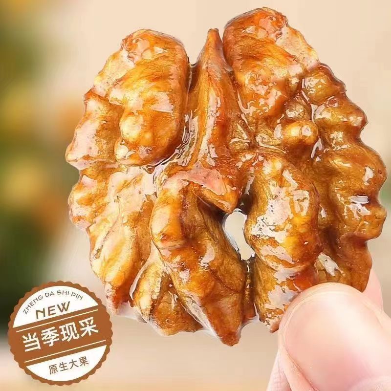 Amber walnut kernels [shipping] honey cooked walnut kernels 250g Internet celebrity snacks sweet and crispy walnut kernels
