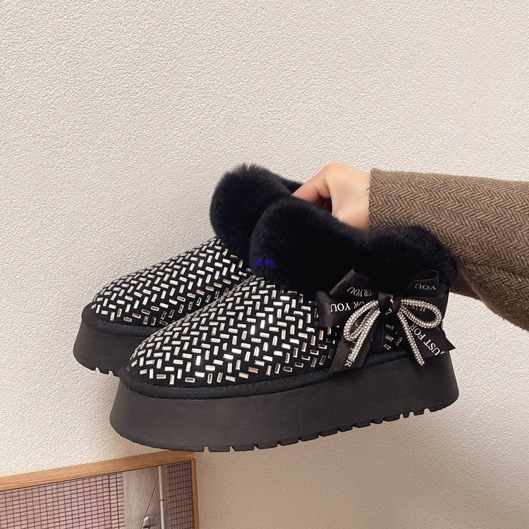 雪地亮片靴女2024新款加厚防滑短靴厚底棉鞋冬季保暖水钻加绒