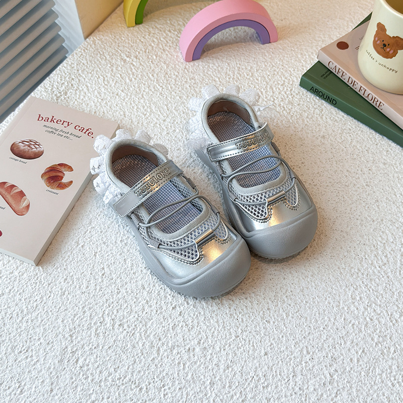 Sandálias deportivas para niñas 2025 verano nuevo niño de malla encaje zapatos casuales para niñas zapatos de malla transpirables image 4