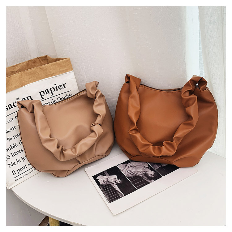Fashion Solid Color Shoulder Folds Bag Wholesale Nihaojewelry display picture 2