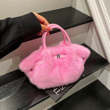 2025冬毛绒手提包女可爱淑女气质褶皱仿兔毛女包大容量毛毛包bags
