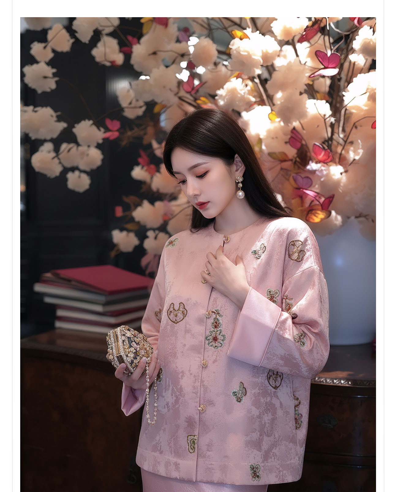 Áo khoác nữ tay ngắn họa tiết thêu quả hồ lô phong cách tân cổ điển Trung Hoa — màu vàng, màu hồng chi tiết 3
