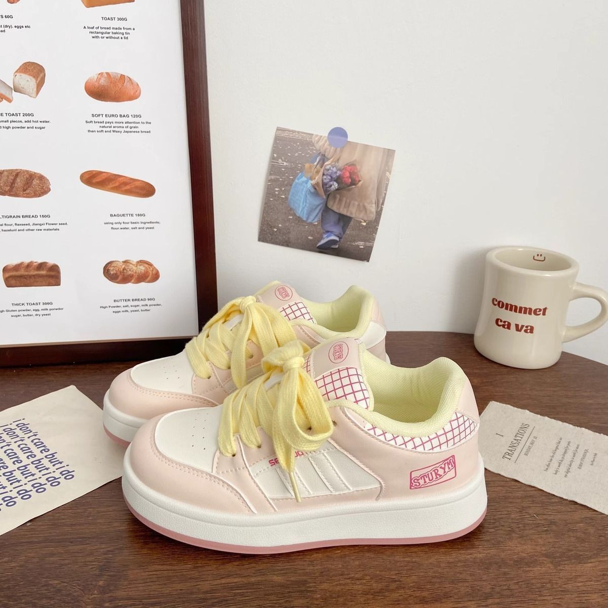 Corea del estilo universitario pareja zapatos blancos para mujeres otoño de 2025 nuevo estilo de cabeza redonda zapatos de skate casuales para mujeres