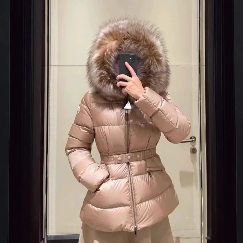 Moncler Boedic 2026 Fall/Winter Collection: Short Hooded Down Jacket with Fox Fur Collar for Women
