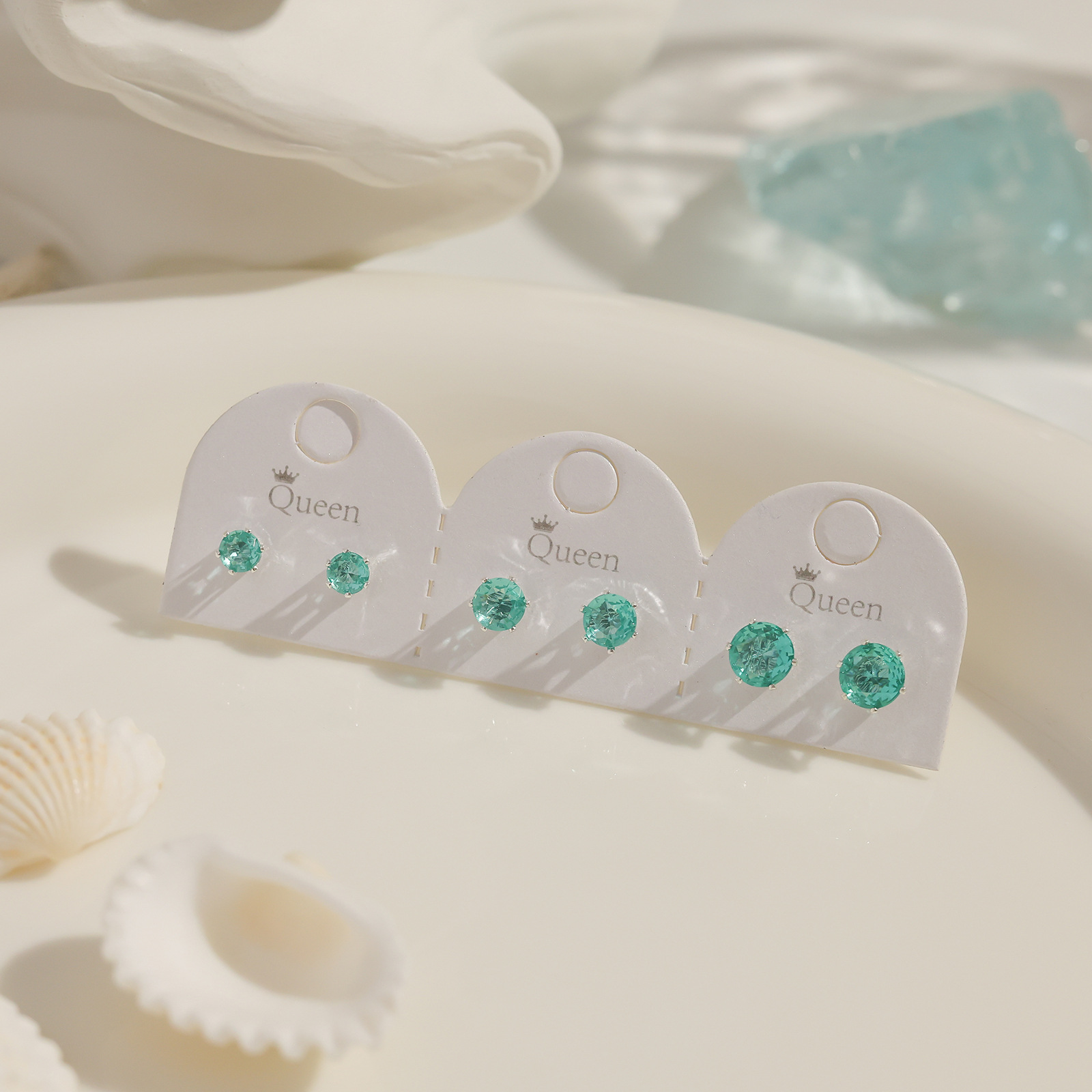 Juego de pendientes de aguja plateados, sencillos y compactos para mujer, pendientes geométricos en forma de corazón, bonitos, dulces y versátiles, venta al por mayor para puestos de mercado