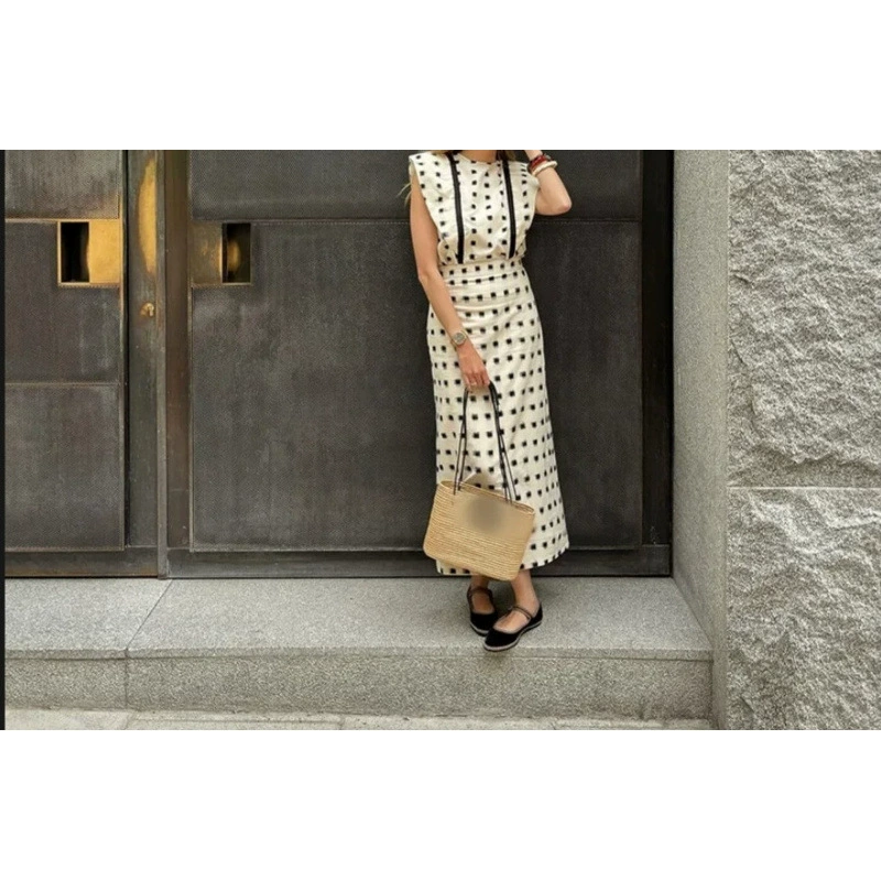 Европейское и американское летнее платье в горошек, новый стиль 2025 года, элегантное, без рукавов, с круглым вырезом, высокой талией, длинная юбка.