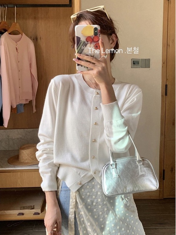 春秋2025新款韩系温柔风针织衫女设计感单排扣圆领打底衫长袖上衣|undefined